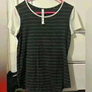 Lululemon relax tee shirt